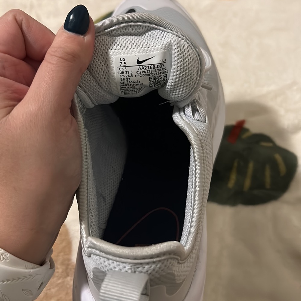 Nike Air Max Axis - Picture 3 of 7